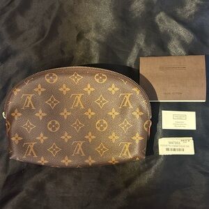 Louis Vuitton Pouch M47353